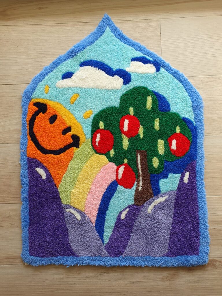 tapis tapisserie tufting enfant chambre couleur arbre pomme arc en ciel soleil sourire collines
